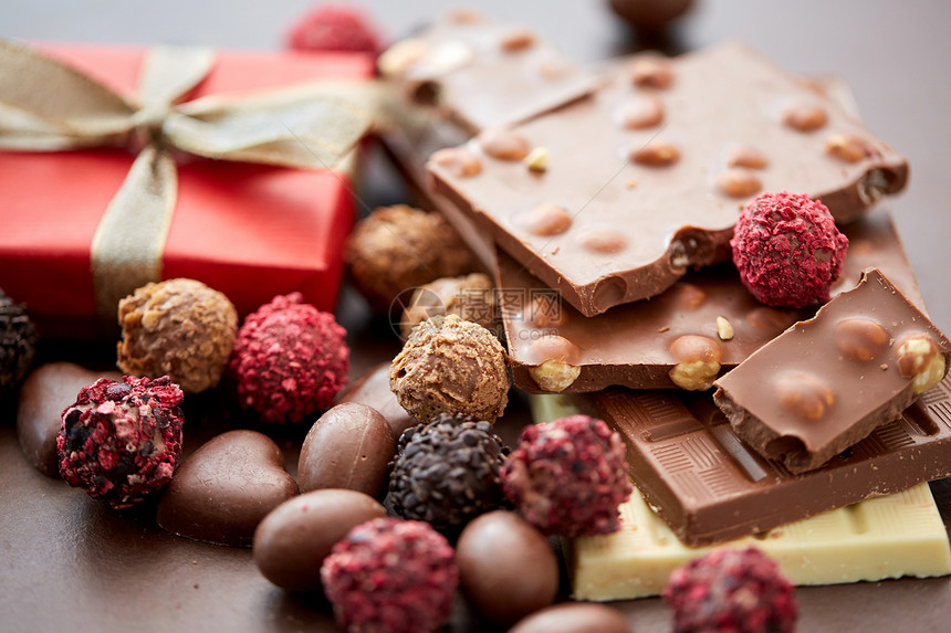 糖果手工巧克力糖果红色礼品盒手工巧克力糖果图片