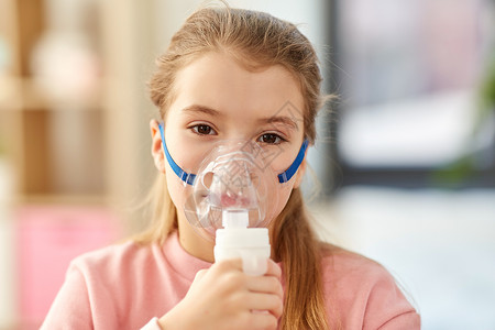 健康,医疗设备人的生病的小女孩戴氧气面罩带着氧气面具的生病的小女孩图片