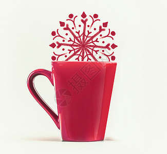 白色背景下有大雪花的红色杯子冬天圣诞节的创意布局与的图片