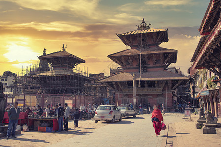 加德满都市的街道尼泊尔喜马拉雅山高清图片