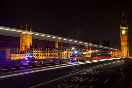 ,救护车紧急车辆夜间威斯敏斯特桥由大本,议会大厦,伦敦,英国图片