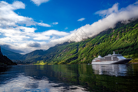 曹斯达尔吉兰格峡湾,美丽的自然挪威峡湾挪威游客最多的旅游景点之吉兰格峡湾,联合国教科文的世界遗产背景