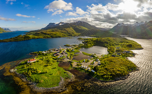 美丽的自然挪威自然景观营地的鸟瞰放松家庭度假旅行,度假旅行汽车房车图片
