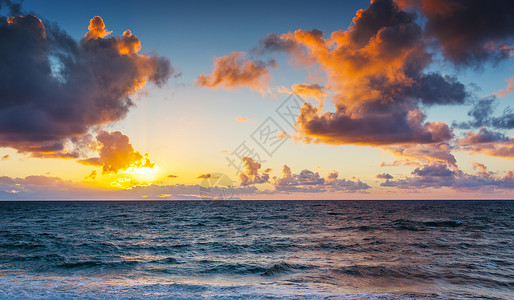 美丽的日落美景海上图片