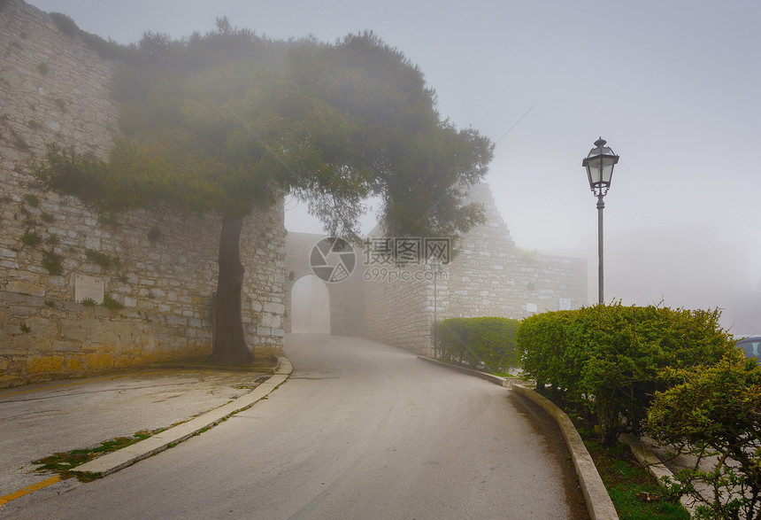 雾,特拉帕尼省,西西里,意大利图片