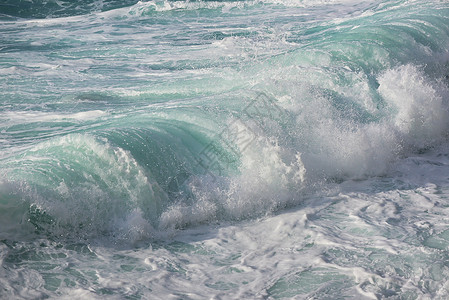 希腊米洛斯海滩的海浪高清图片