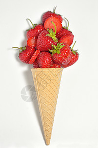 华夫饼锥草莓水果冰淇淋图片