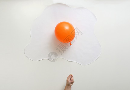 抽象橙色气球与白纸形状的煎蛋图片
