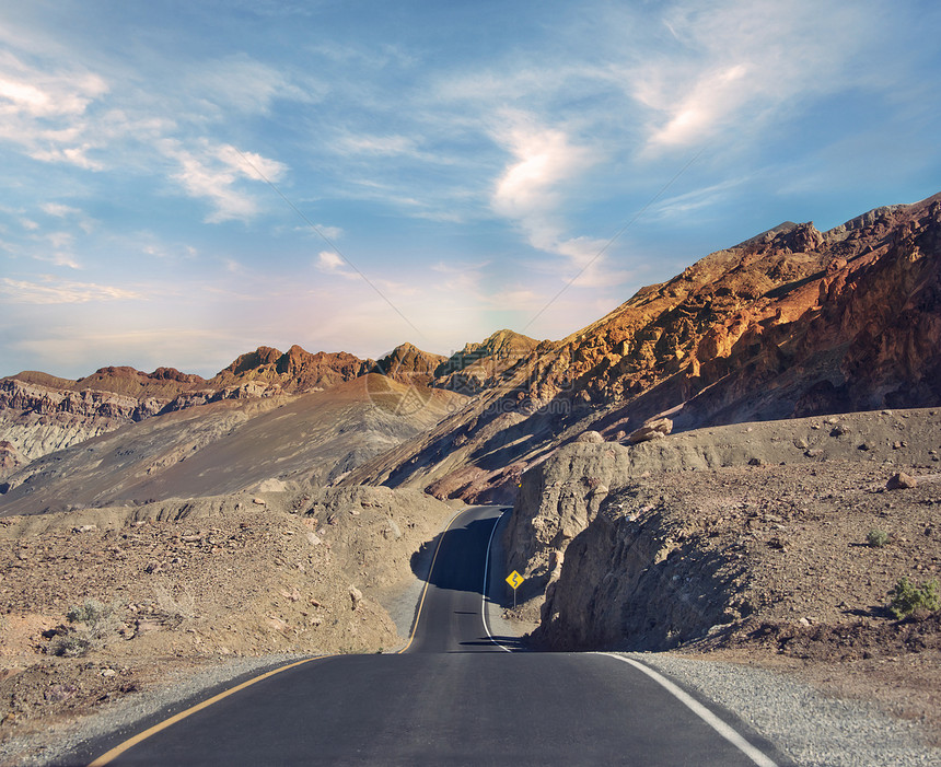 沙漠道路,穿过死亡谷公园,加利福尼亚州,美国艺术家的调色板风景驱动器图片
