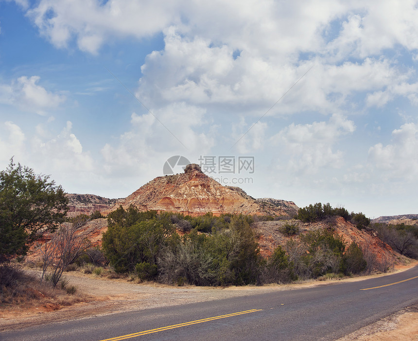 德克萨斯州帕洛杜罗峡谷州立公园观看风景优美的道路图片