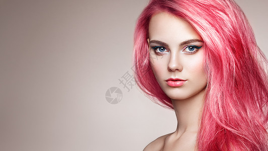 美丽的时尚模特女孩,五颜六色的染发化妆发型完美的女孩完美健康染发的模特图片