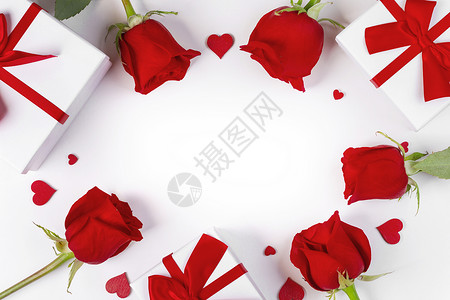 玫瑰心礼物贺卡边框与隔离白色背景情人节玫瑰的心礼物图片