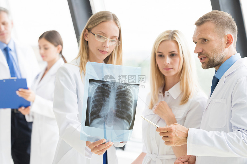 临床,人,保健医学医院进行胸部X线扫描的医生医生进行x射线扫描图片