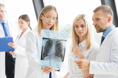 临床,人,保健医学医院进行胸部X线扫描的医生医生进行x射线扫描图片