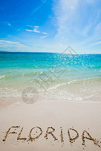 绿松石水金沙与佛罗里达写上面佛罗里达语海滩上图片
