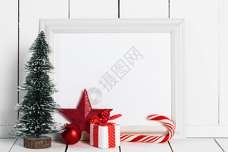 白色星星圣诞树装饰圣诞树糖果手杖,星星,鲍布礼品盒空白纸框架白色木制背景圣诞装饰品框架背景