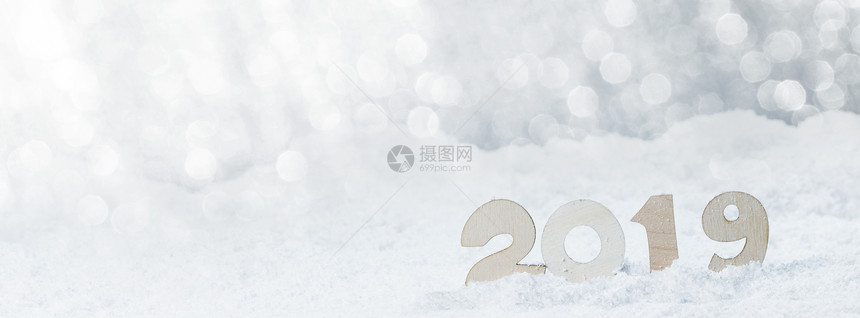 2020年新年雪理念木制2020年新年水平模板与银色闪光背2019年雪中新年图片