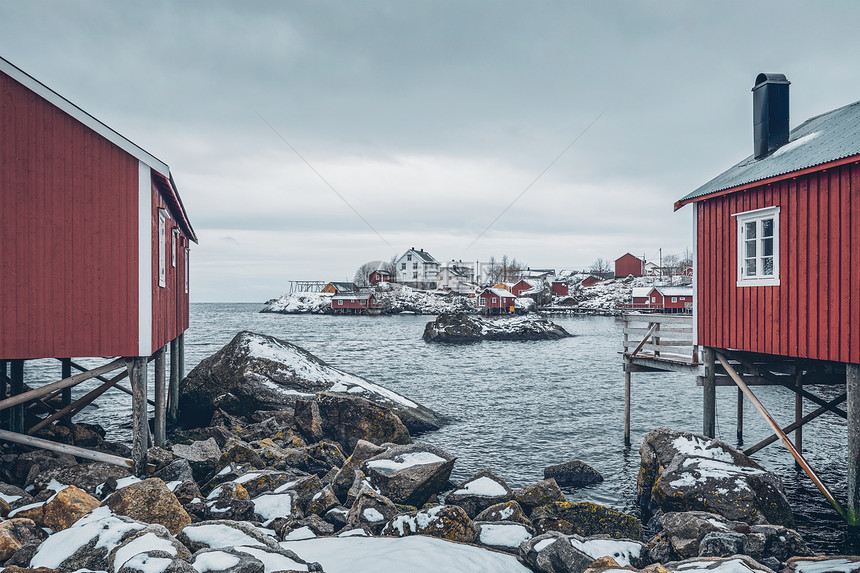 挪威峡湾的Nusfjord正宗传统渔村,冬季有传统的红色Rorbu房屋挪威洛福腾群岛挪威Nusfjord渔村图片