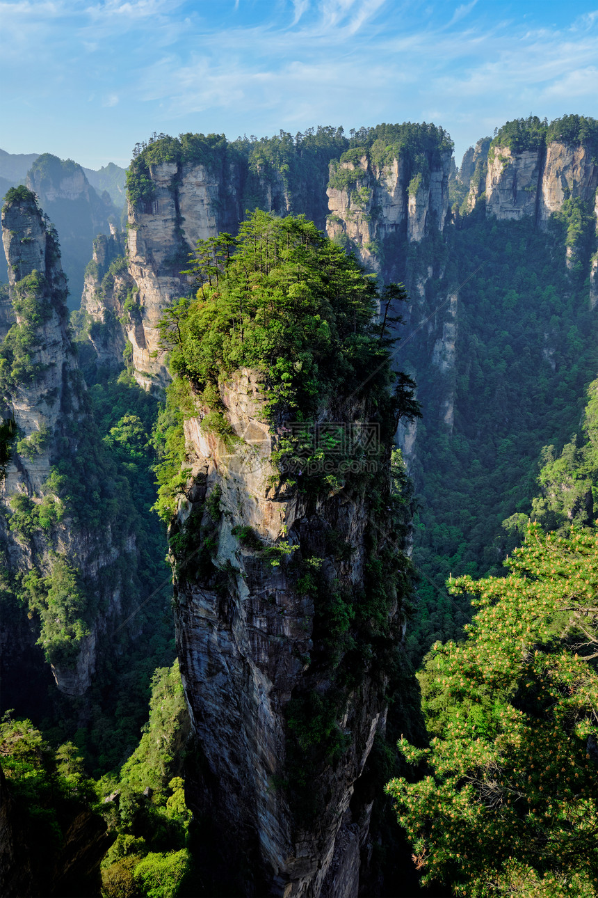 中国著名的旅游景点化身哈利路亚山张家界石柱悬崖山日落湖南武陵源,中国张家界山脉,中国图片