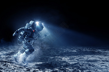 宇航员穿着宇航服行星表面跑步宇航员跑得很快高清图片