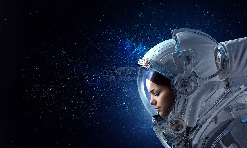 黑暗星空背景下女宇航员的简介穿着太空服的有魅力的女人图片