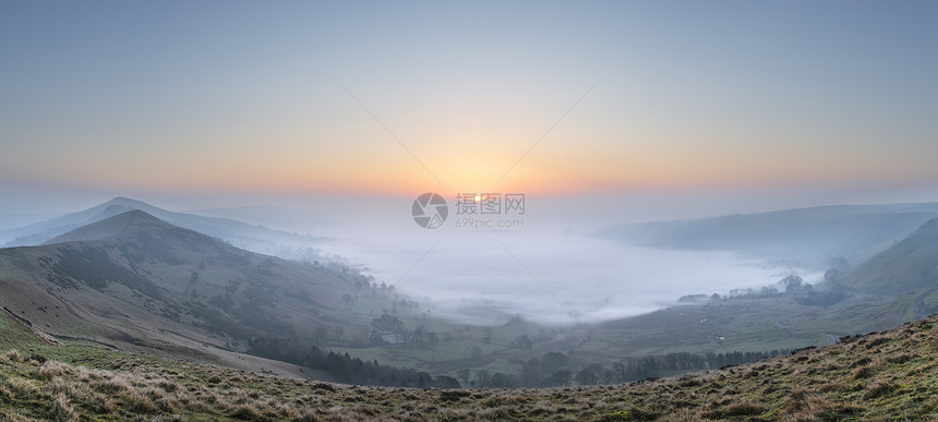 美丽的冬季日出景观图像的大岭英国的高峰地区与云倒置雾希望谷与可爱的橙色辉光图片