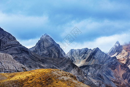 瓦斯卡拉山安第斯山脉雪山景观,靠近秘鲁华拉兹背景