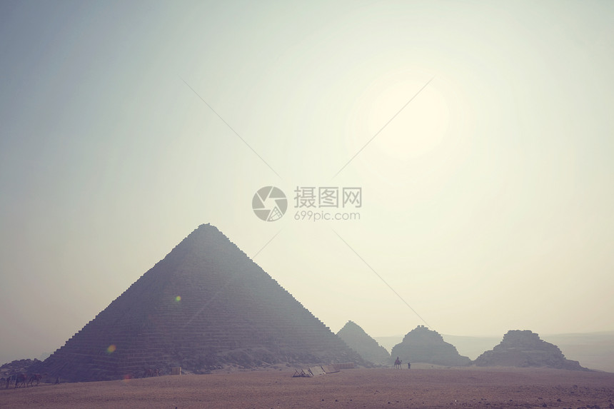吉萨金字塔的景色,埃及的大金字塔图片