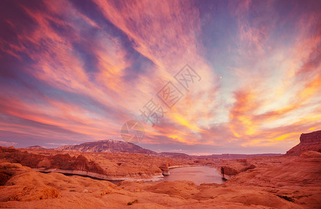 美丽日落河太阳湖的鲍威尔湖美国美丽的犹他州景观美丽的寻常的风景背景