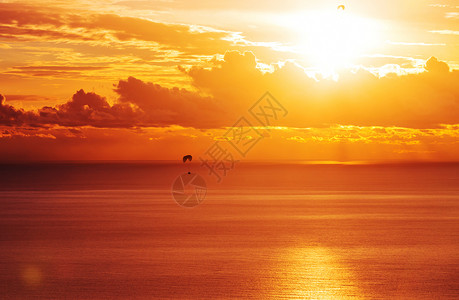 海上日落场景图片