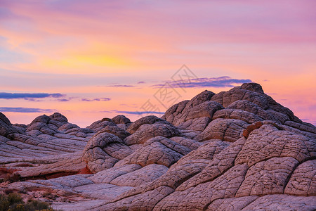 朱红色悬崖纪念碑日出时的风景寻常的山脉景观美丽的自然背景背景图片
