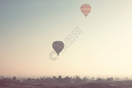 非洲Oazis上方的气球旅行的自然背景图片