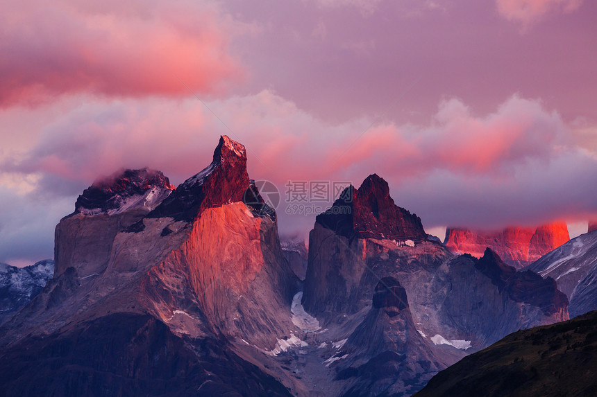 智利托雷斯德尔帕西公园美丽的山景图片