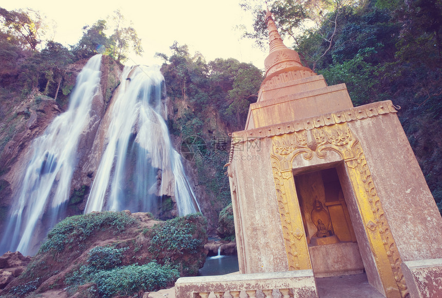美丽的瀑布佛教佛塔缅甸图片