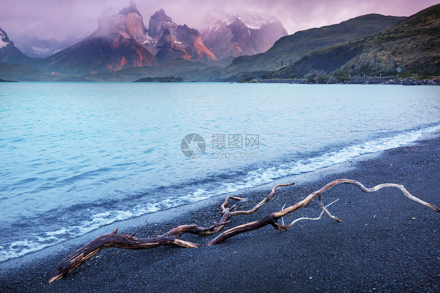 智利托雷斯德尔帕西公园美丽的山景世界著名的徒步旅行地区图片