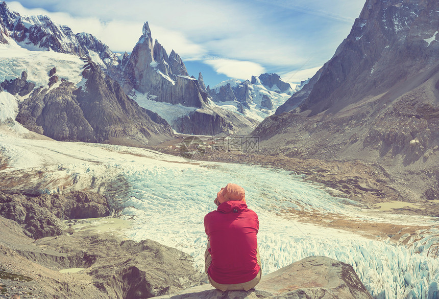 阿根廷巴塔哥尼亚山脉著名的美丽山峰塞罗托雷南美洲美丽的山脉景观图片