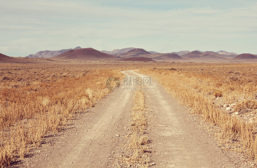 草原的道路荒芜的自然旅行背景图片