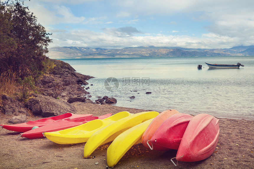 皮艇湖岸,巴塔哥尼亚,智利图片