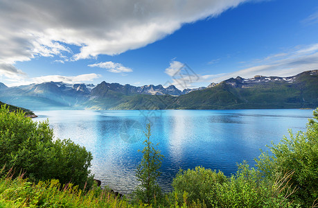 卡维亚尼挪威北部风景如画的风景背景