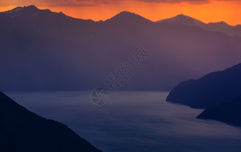 夏季加大沿海山脊风景如画的山景图片