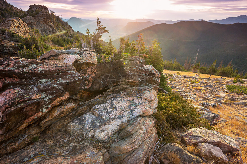 科罗拉多州美丽的岩石山旅行徒步旅行背景图片