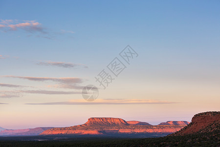 美国犹他州的砂岩地层美丽的寻常的风景背景图片
