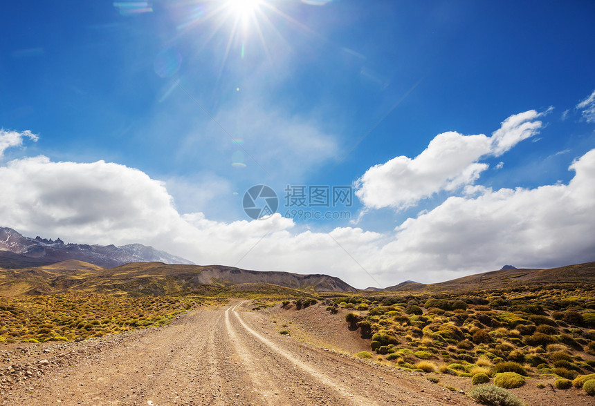 草原的道路荒芜的自然旅行背景图片