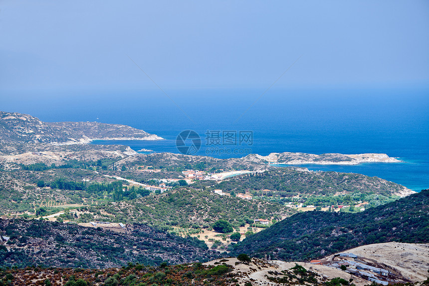 美丽的岩石海岸线景观,西索尼亚,希腊图片