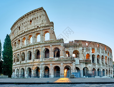意大利罗马日出时的竞技场背景图片