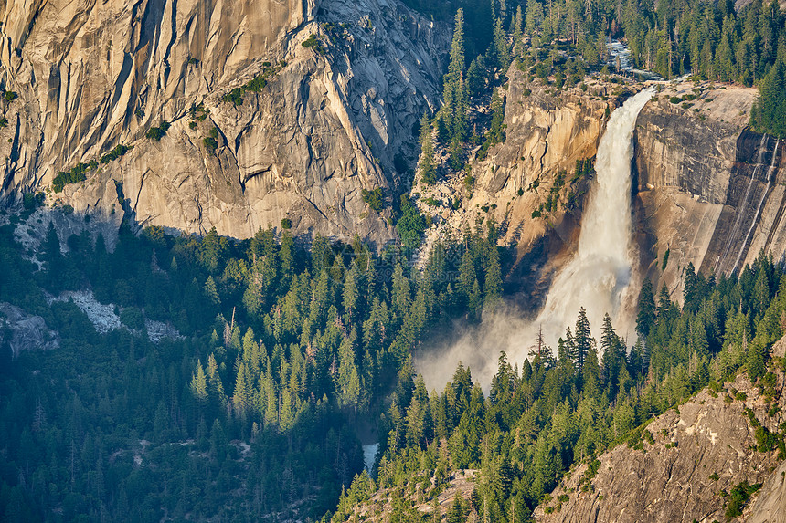约塞米蒂公园山谷瀑布夏季景观冰川点加州,美国图片