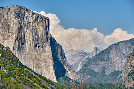 皮尔蒙隧道的角度看约塞米蒂公园山谷夏季景观加州,美国背景