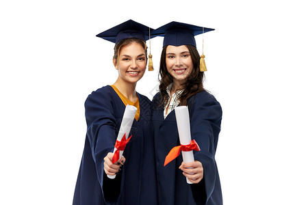教育,毕业人的快乐的女研究生迫击炮板学士学位礼服与文凭超过白色背景文凭的迫击炮板上的女毕业生成人最好的高清图片素材