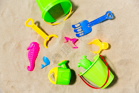 童夏天的沙滩玩具套件沙滩玩具套件夏季海滩高清图片