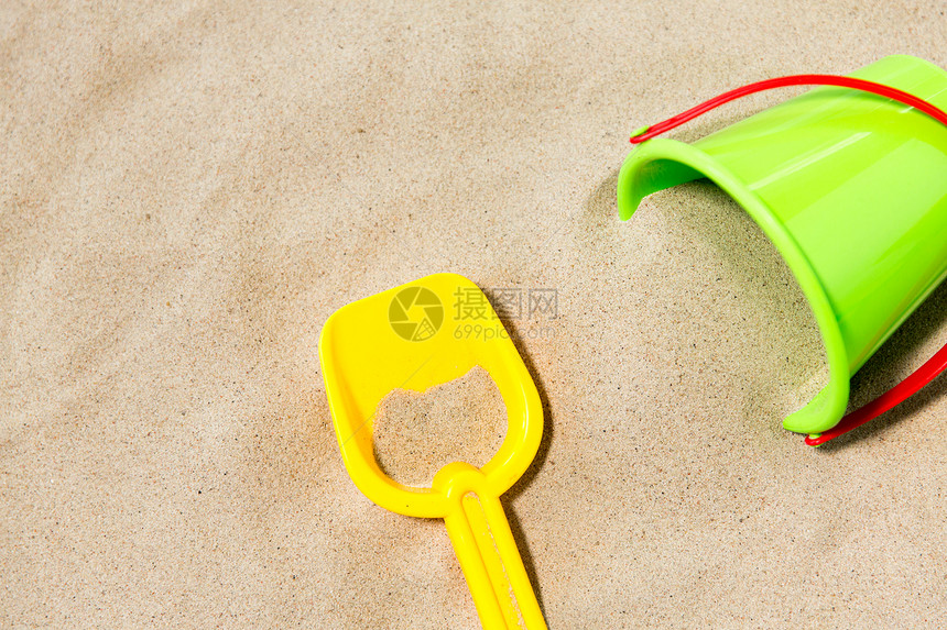 玩具,童夏天的桶铲子海滩沙把玩具桶铲子放沙滩上图片